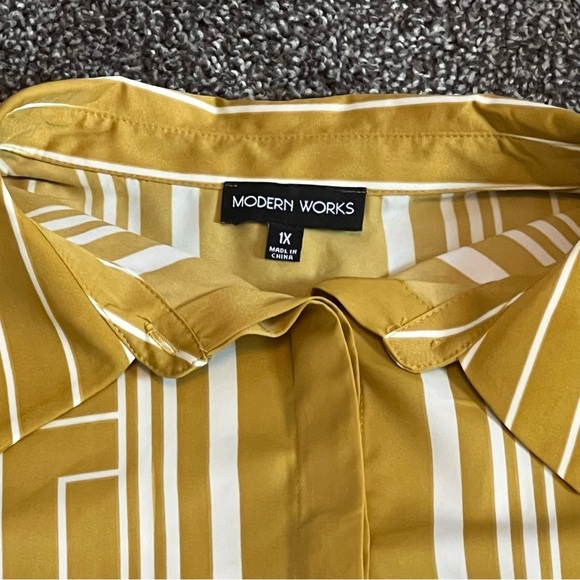 Modern Works Blouse - Picture 2 of 3